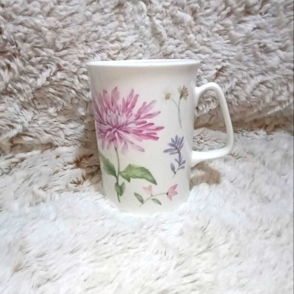 Rose of England , fine bone china , designed in united kingdom, coffee mug/cup